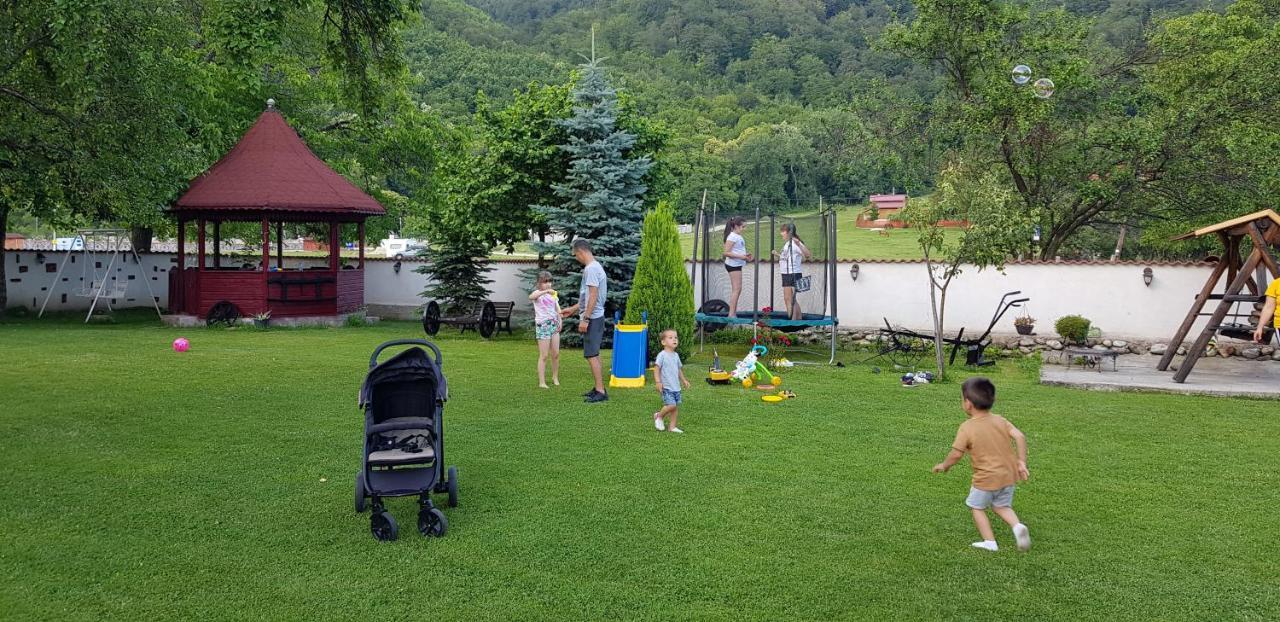 Pensiunea Miraj Polovragi Kültér fotó
