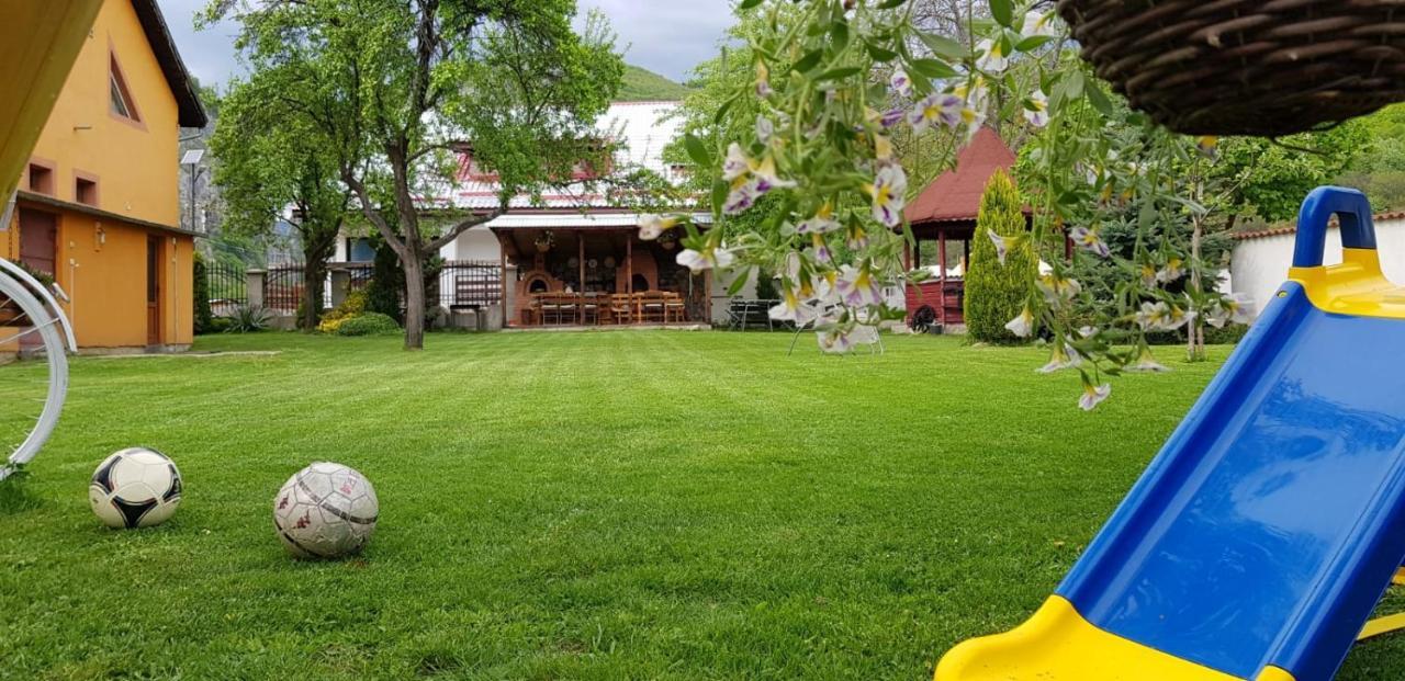 Pensiunea Miraj Polovragi Kültér fotó
